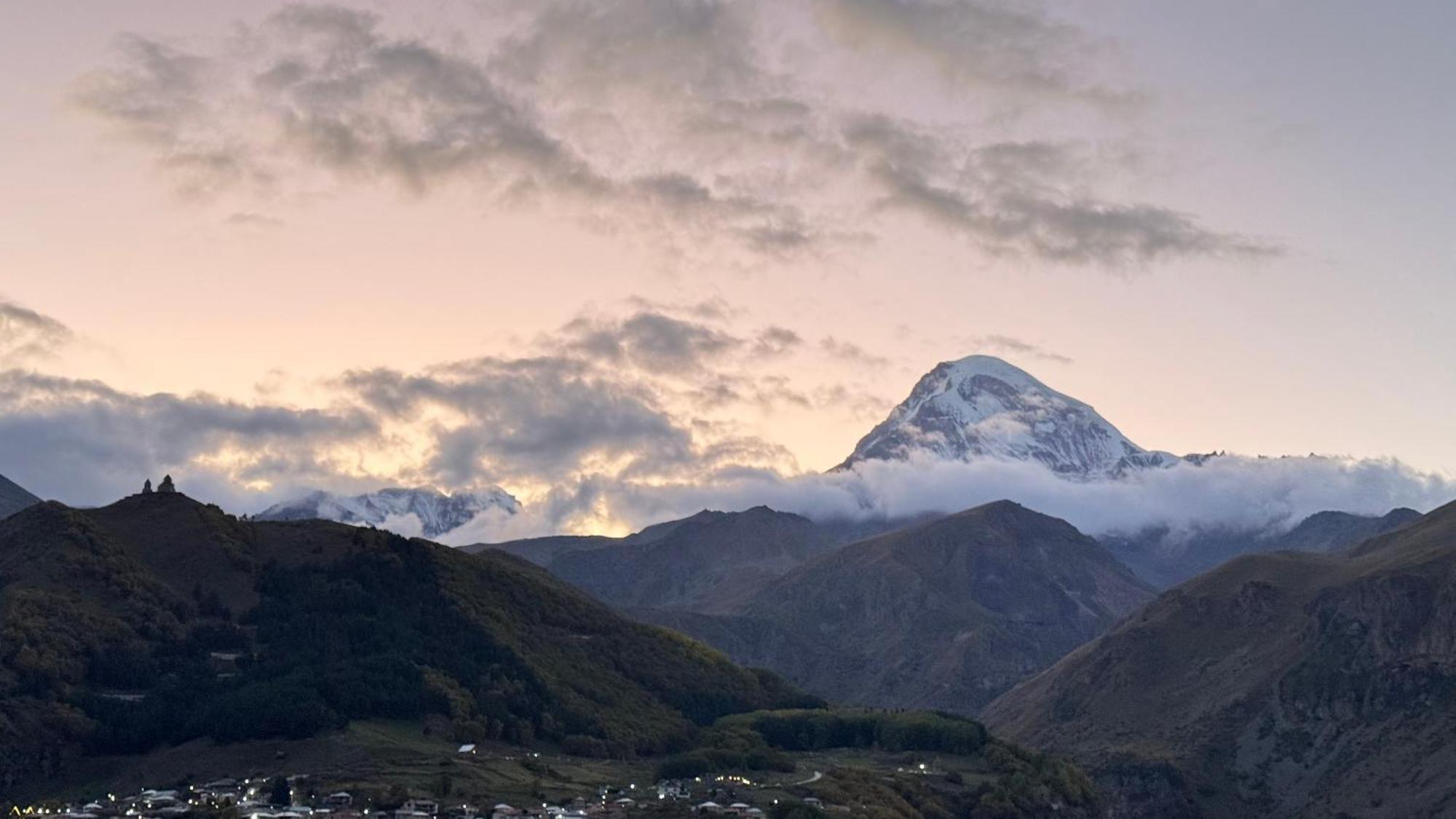 Hotel Axien Kazbegi Exterior foto