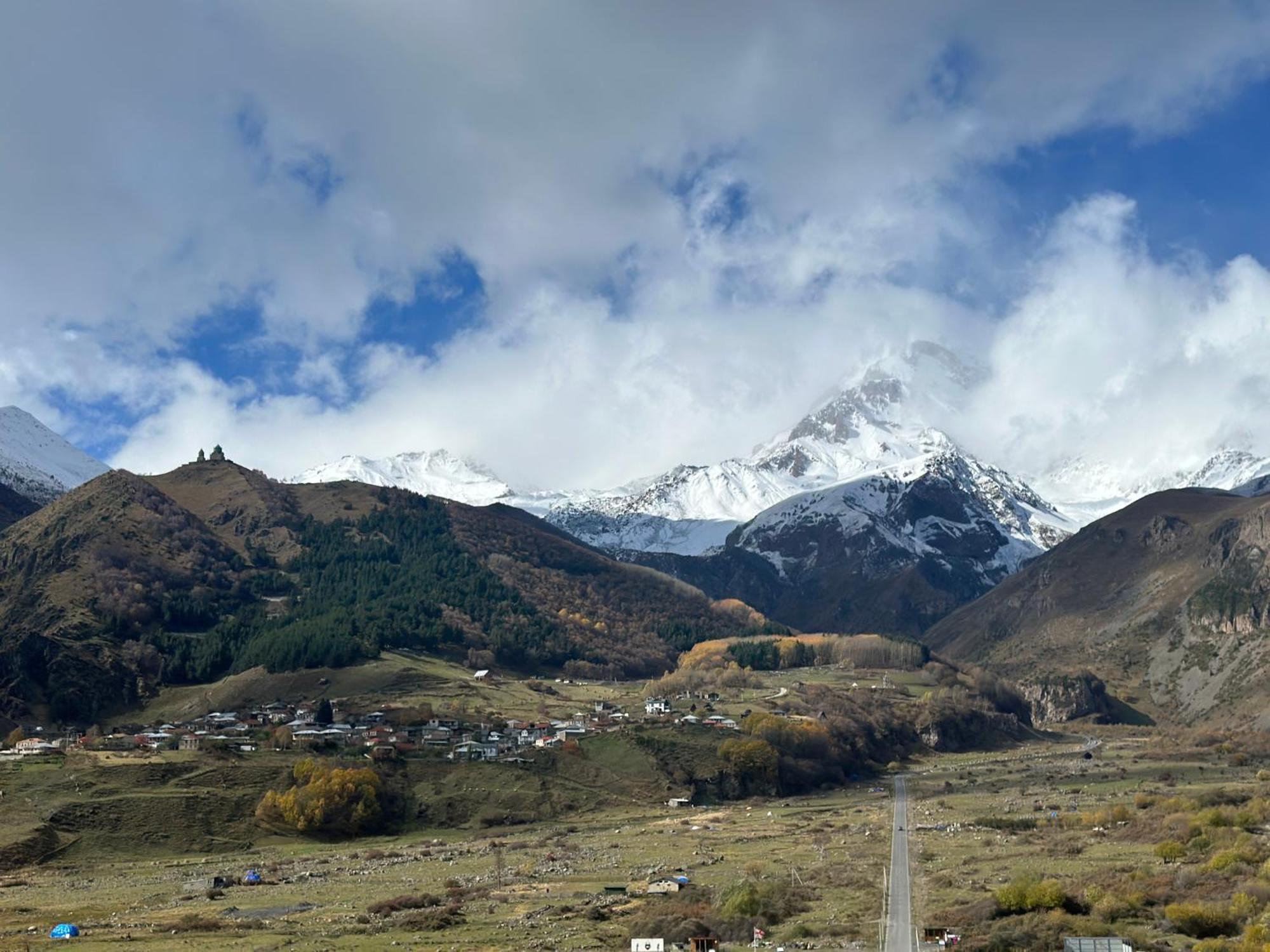 Hotel Axien Kazbegi Exterior foto
